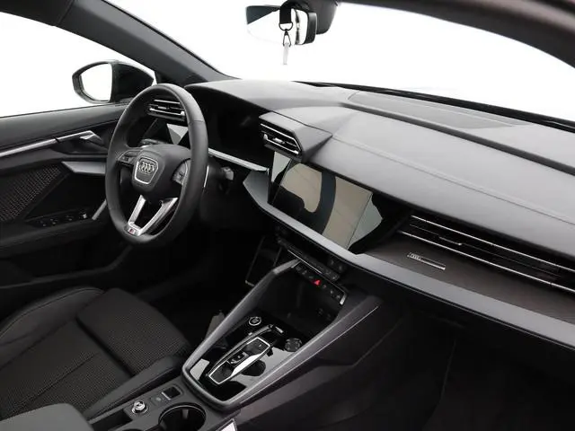 Audi A3 Sportback 45 TFSIe 272pk S-tronic S edition Competition · Panoramadak · Camera · SONOS · Hea...