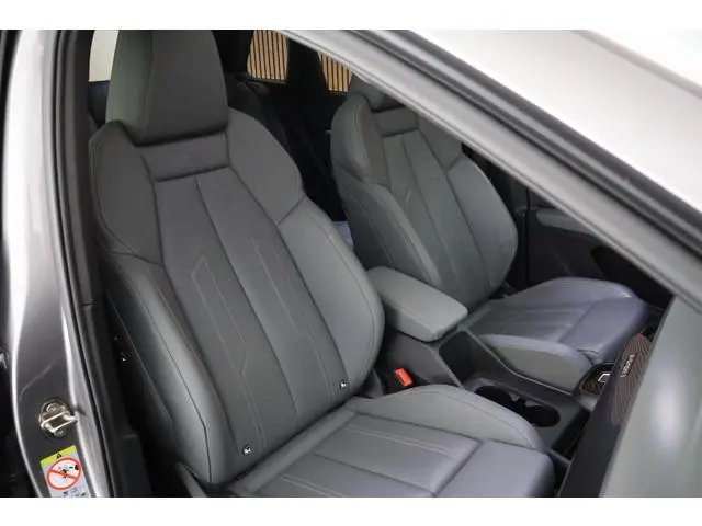 Audi Q4 e-tron 40 204pk Launch edition S Competition 77 kWh Panoramadak Trekhaak Leder ACC Sonos HUD...