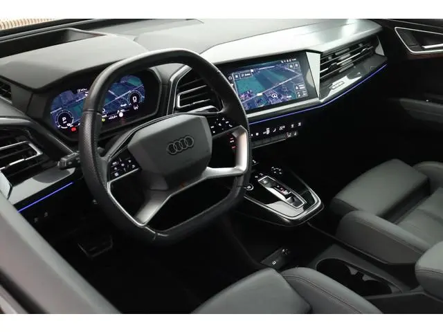 Audi Q4 e-tron 40 204pk Launch edition S Competition 77 kWh Panoramadak Trekhaak Leder ACC Sonos HUD...