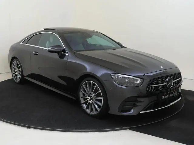 Mercedes-Benz E-klasse Coupé 450 4MATIC AMG Line / Premium Plus/ AIRMATIC/ 20 inch/ Burmester/ Memor...