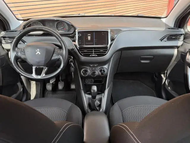 Peugeot 208 1.2 PureTech Blue Lease Active Trekhaak / Airco / Stoelverwarming / Cruise / Dealer Onde...