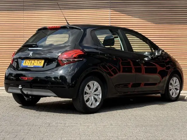 Peugeot 208 1.2 PureTech Blue Lease Active Trekhaak / Airco / Stoelverwarming / Cruise / Dealer Onde...