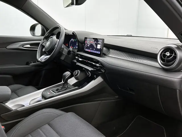 Alfa Romeo Tonale 1.5T 131PK Automaat  Sprint / Pdc.V+A / Stoel+Stuur verwarming / Navigatie / Lmv /...