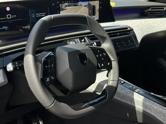 Peugeot e-3008