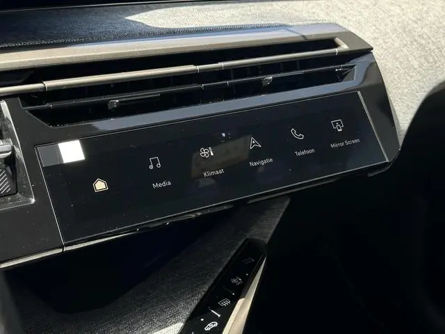 Peugeot e-3008