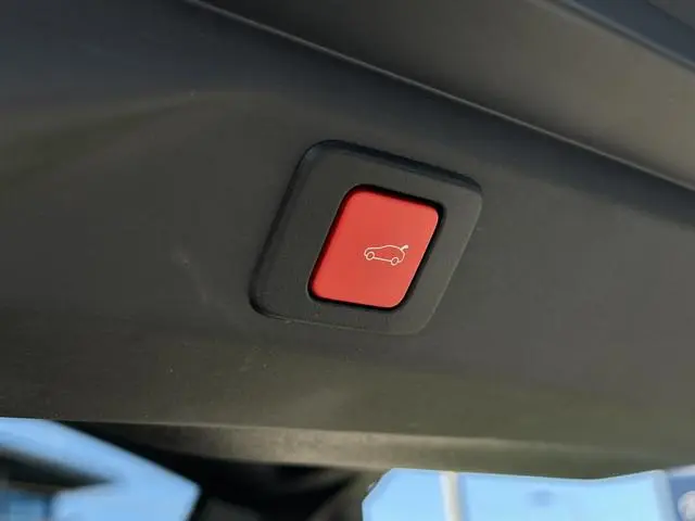 Peugeot e-3008