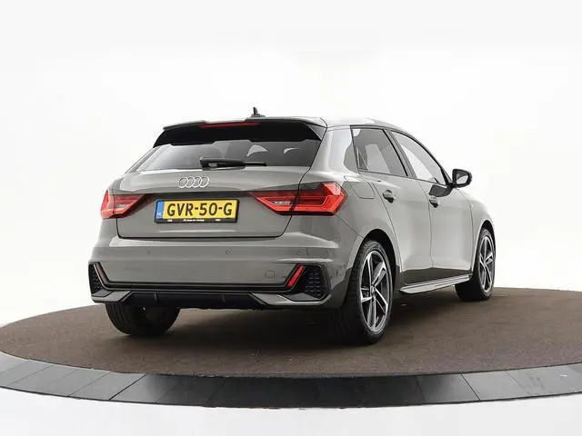 Audi A1 Sportback 30 TFSI 110pk S-tronic S edition · Apple/Android Car Play · P-Sensoren · Adaptive...