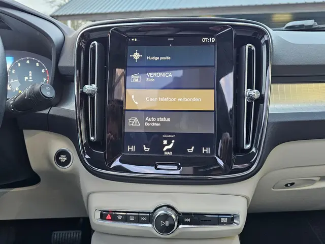 Volvo XC40 2.0 T5 AWD R-Design Intro Edition | Pano | Trekhaak | Leder | Stuur - & stoelverwarming |...