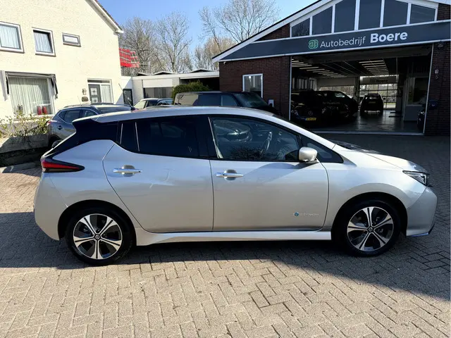 Nissan LEAF e+ Tekna 62 kWh SOH 93.2%, Leer, 360 camera, 17''Lmv