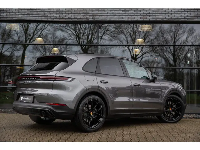 Porsche Cayenne 3.0 E-Hybrid , Sport Chrono, Luchtvering, Softclose, HUD, Pano,