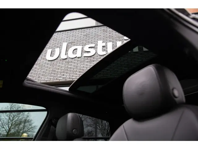 Porsche Cayenne 3.0 E-Hybrid , Sport Chrono, Luchtvering, Softclose, HUD, Pano,