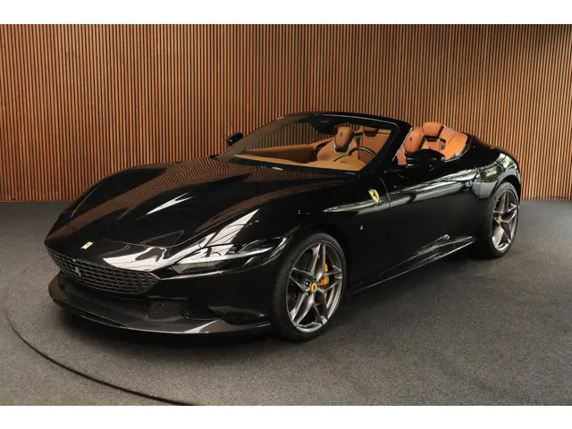 Ferrari Roma Spider 3.9 V8 Passenger Display-360-Carbon-Daytona Seats-Magneride Duel