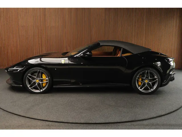Ferrari Roma Spider 3.9 V8 Passenger Display-360-Carbon-Daytona Seats-Magneride Duel