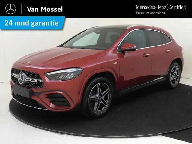 Mercedes-Benz GLA-klasse 250 e AMG Line / Panoramadak / Stoelverwarming / Achteruitrijcamera /