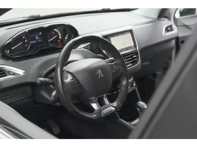 Peugeot 208 PureTech 110 EAT6 GT-line | Trekhaak | Apple Carplay | Climate Control | Parkeersensoren