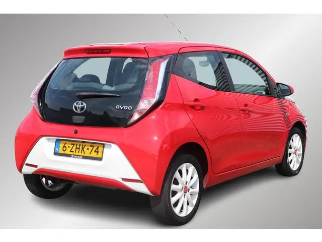 Toyota Aygo 1.0 VVT-i x-play, Airconditioning, Lichtmetalen velgen, Dealer onderhouden!