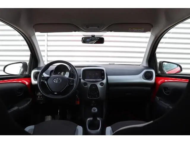 Toyota Aygo 1.0 VVT-i x-play, Airconditioning, Lichtmetalen velgen, Dealer onderhouden!