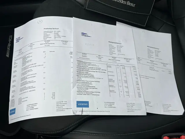 Mercedes-Benz C-klasse 300 AMG Line VAN: 43.900,- VOOR: 39.877,- UW LENTEVOORDEEL: 4.023,- | MEGA CO...