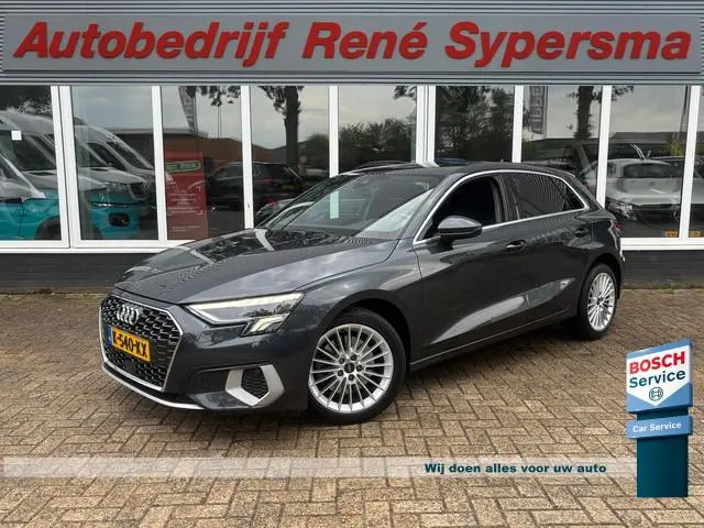 Audi A3 Sportback 30 TFSI Business edition | Sportstoelen | Zwartehemel | Apple Carplay | Stoelverwa...