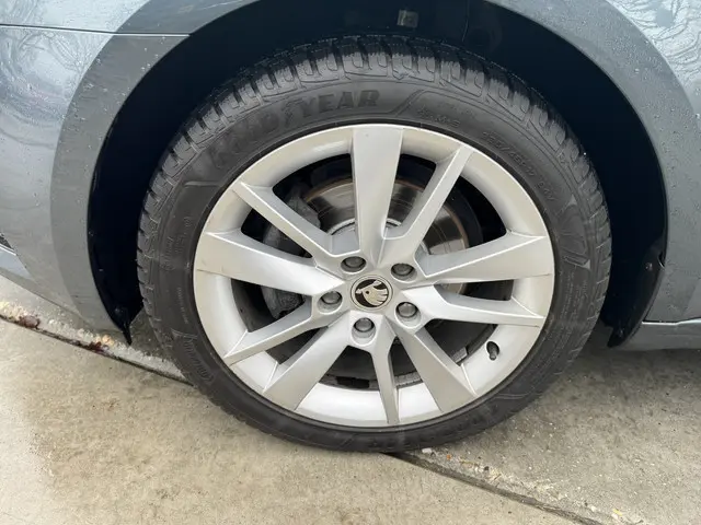 ŠKODA Octavia Combi 1.5 TSI 150pk DSG Sport Business Panoramadak Stoelverwarming Voorruitverwarming...