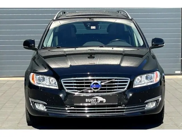 Volvo V70 2.0 T5 245pk Nordic+ SCHUIFDAK XENON 2e eig.! NL-auto!
