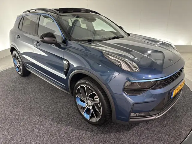Lynk & Co 01