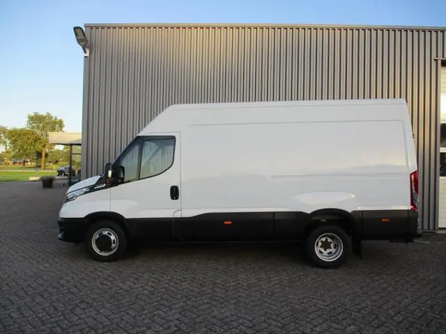 Iveco Daily 35C18 3.0 L2 H2 Automaat Navi Airco 3500 KG trekgewicht