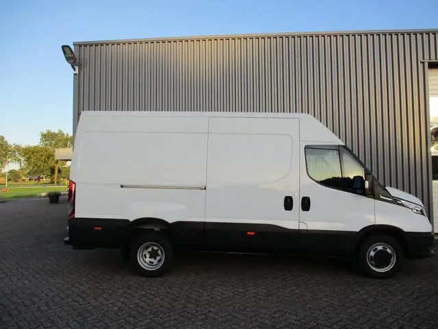 Iveco Daily 35C18 3.0 L2 H2 Automaat Navi Airco 3500 KG trekgewicht