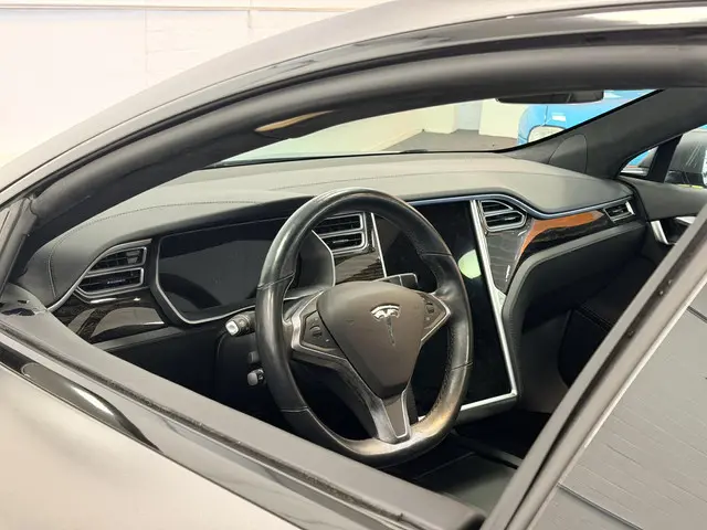Tesla Model S 75D Base | Panorama dak | SOH 88% | Unieke Wrap |