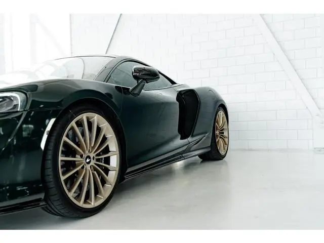 McLaren GT