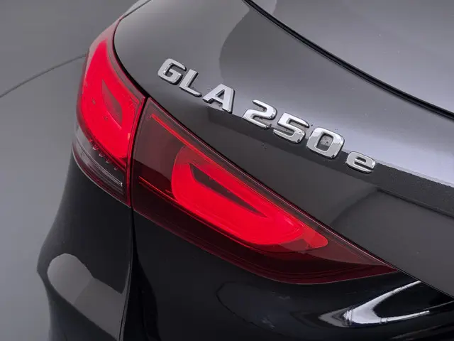 Mercedes-Benz GLA-klasse 250 e AMG Line | Trekhaak Multibeam Night Sfeer