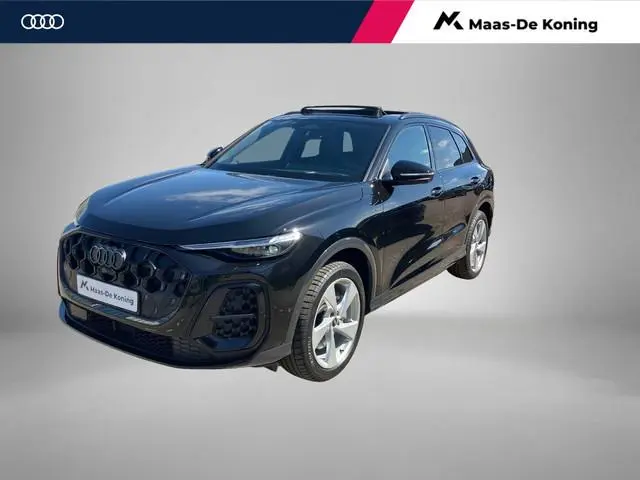 Audi Q5 2.0TFSIe-hybrid 220kW/299PK quattro S Line · Panoramadak · Trekhaak · 360°Camera + Parkeerse...