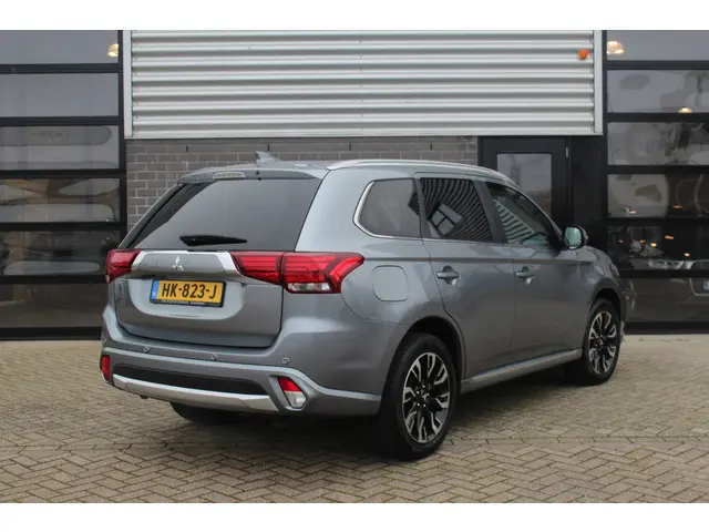 Mitsubishi Outlander 2.0 PHEV Executive Edition / Camera / Keyless / N.A.P.