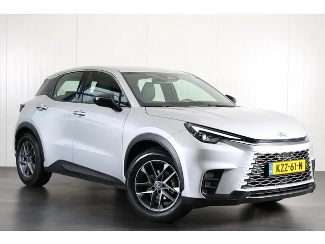 Lexus LBX 1.5 2WD – stuur- en stoelverwarming