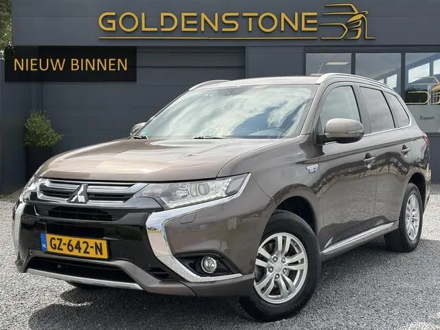 Mitsubishi Outlander 2.0 PHEV Business Edition 2e Eigenaar,Trekhaak,Camera,Keyless,Navi,Alcantara-Le...
