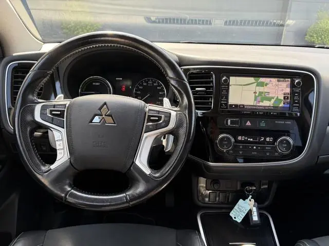 Mitsubishi Outlander 2.0 PHEV Business Edition 2e Eigenaar,Trekhaak,Camera,Keyless,Navi,Alcantara-Le...
