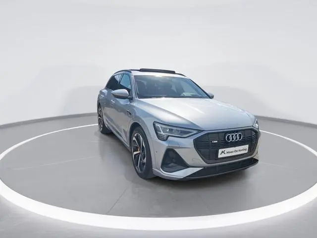 Audi E-tron 55 300kW/408PK S Line 95Kwh · Panoramadak · Leder/Alcantara · 360°Camera + Parkeersensor...