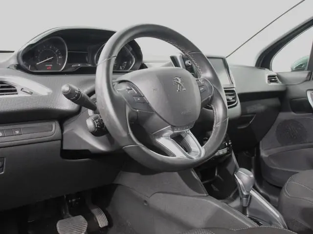 Peugeot 208 1.2 PureTech 110pk Automaat Allure Cruise control Parkeersensoren achter LED Navigatie C...