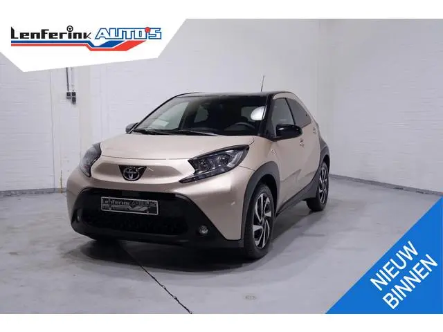 Toyota Aygo X 1.0 VVT-i Team Deutschland Achteruitrijcamera Apple Carplay Stoelverwarming
