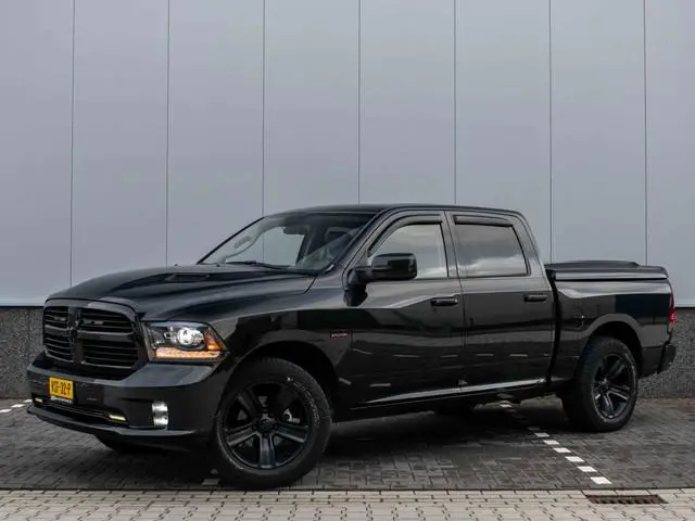 Dodge Ram 1500 5.7 V8 4x4 Quad Cab 6'4 | Pano | Alpine | Loadmaster | Luchtvering | | Stoelverwarmin...