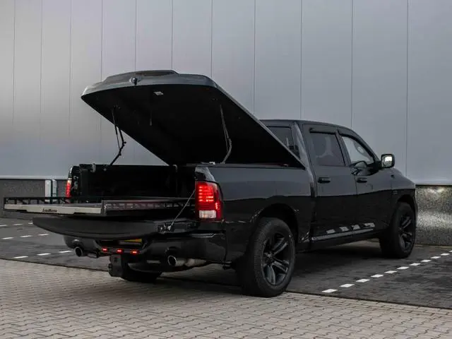 Dodge Ram 1500 5.7 V8 4x4 Quad Cab 6'4 | Pano | Alpine | Loadmaster | Luchtvering | | Stoelverwarmin...