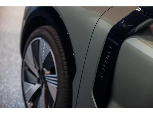 Lynk & Co 08