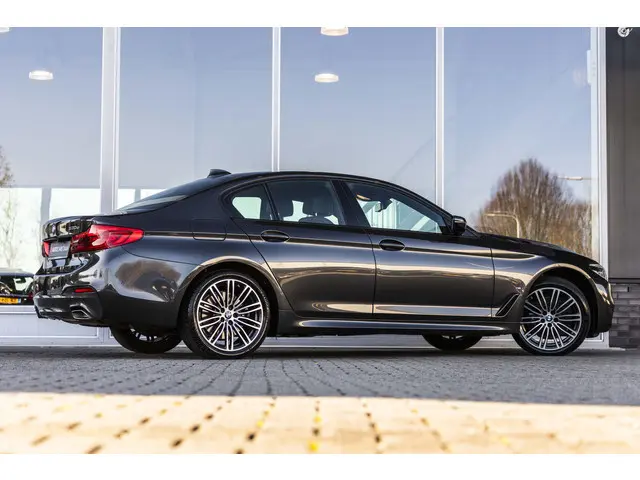 BMW 5-serie 530e iPerformance eDrive M-Sport | Leder | Memory