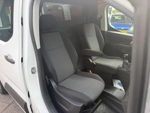 Peugeot Partner 1.5 BlueHDI Premium AIRCO I MULTIMEDIA I 1e EIGENAAR I COMPLETE ONDERHOUDSHISTORIE