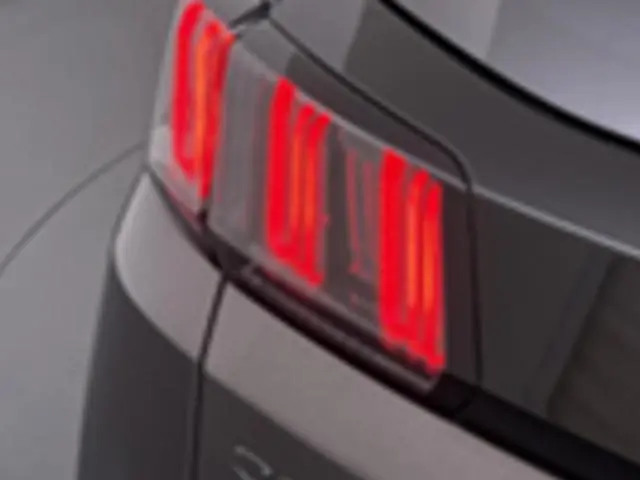 Peugeot 3008 1.6 HYbrid 225 GT BOMVOL! | ELEK. STOEL MET Massage & GEHEUGEN | VOORSTOELEN VERWARMD |...