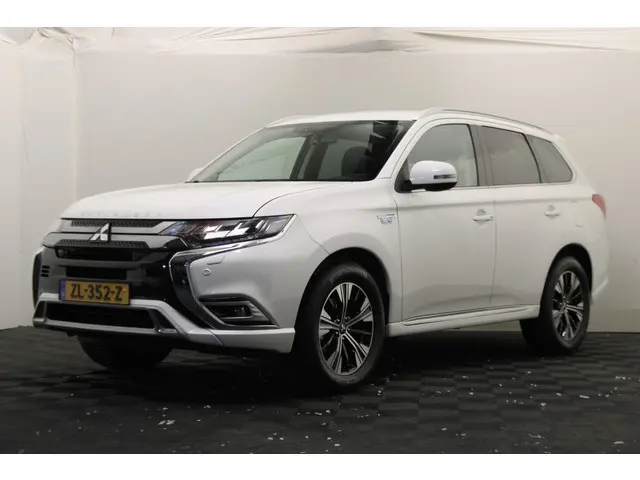 Mitsubishi Outlander 2.4 PHEV Intense |Stoelverwarming|Camera|
