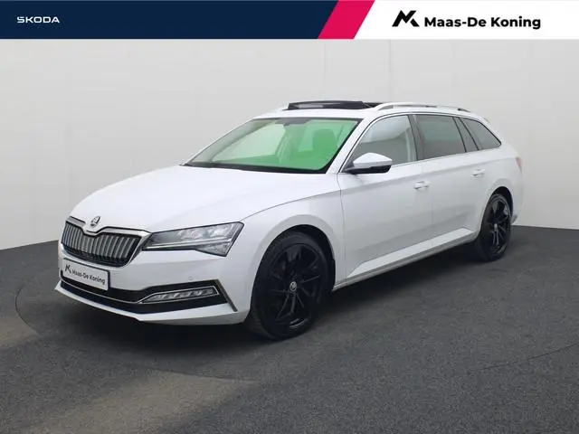 Skoda Superb Combi 1.4TSIiV 160kW/218PK Business Edition DSG · Panoramadak · Trekhaak · Apple/Androi...