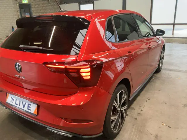 Volkswagen Polo 1.0 TSi R-Line NL auto 17"