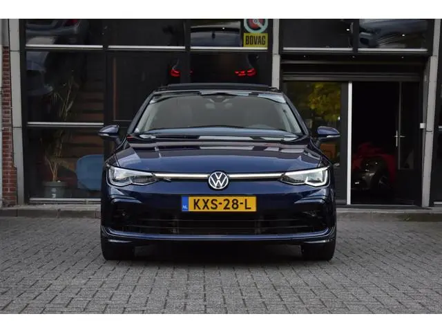 Volkswagen Golf 1.5 eTSI R-Line  Pano Massage Camera Trekhaak 19"
