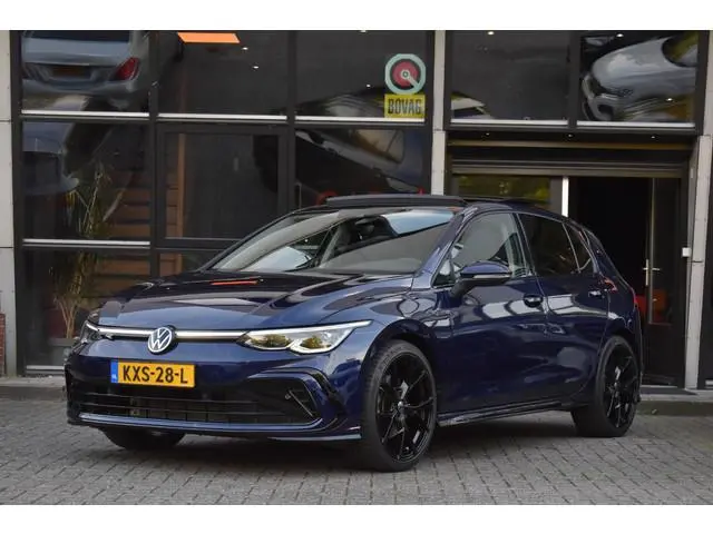 Volkswagen Golf 1.5 eTSI R-Line  Pano Massage Camera Trekhaak 19"
